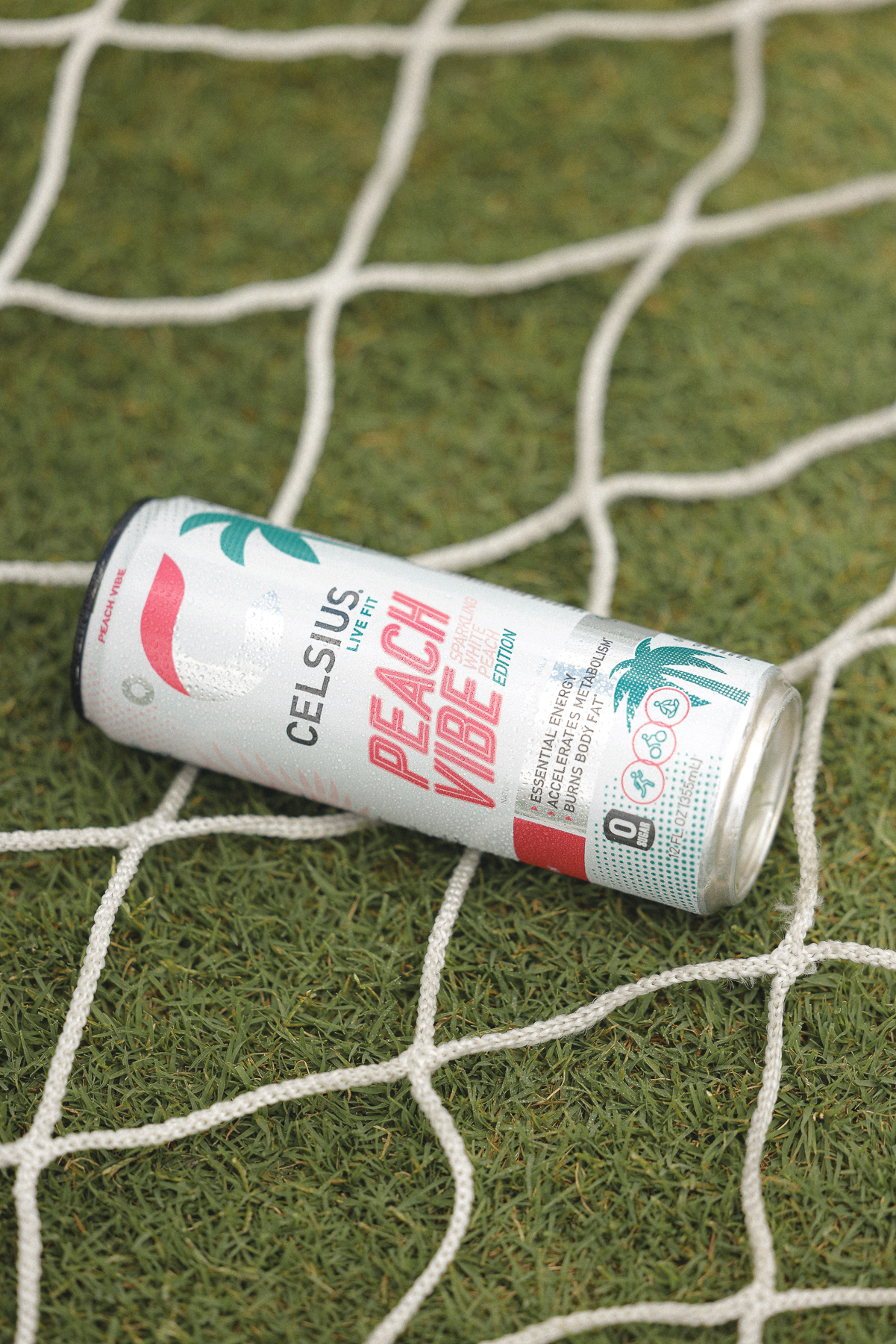 Celsius image ad — Peach Vibe. Peak Performance.