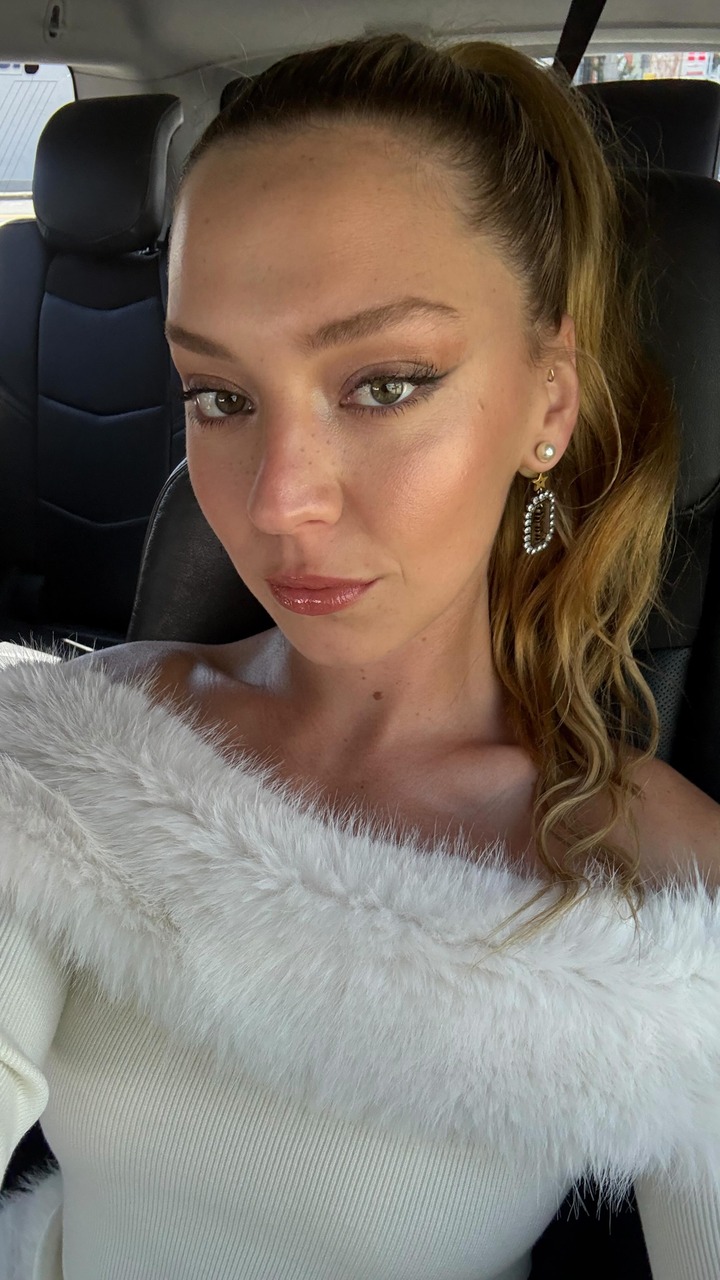 Glossier video ad — Glossier You Fleur — First Impressions