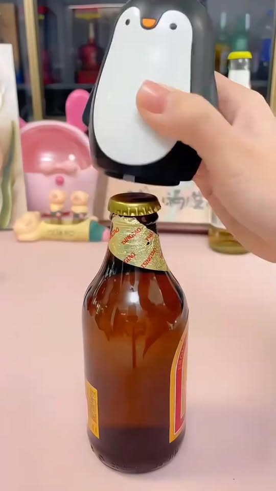 DHgate video ad — Penguin Bottle Opener